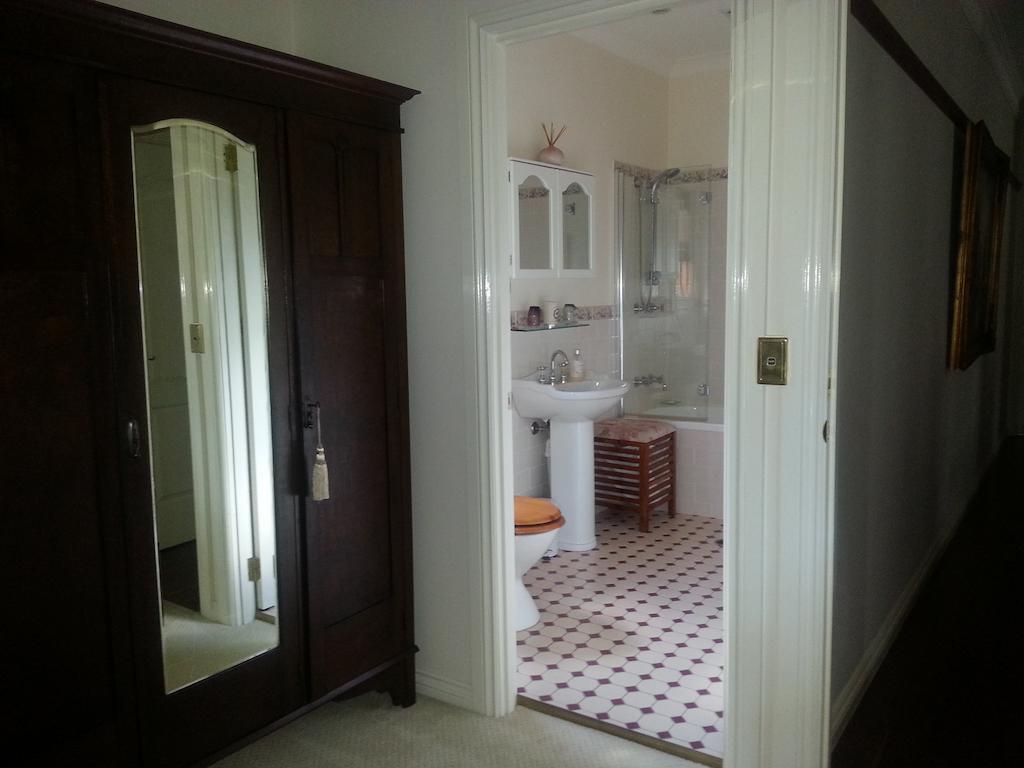 Grove Manor Hotel Brisbane Room photo