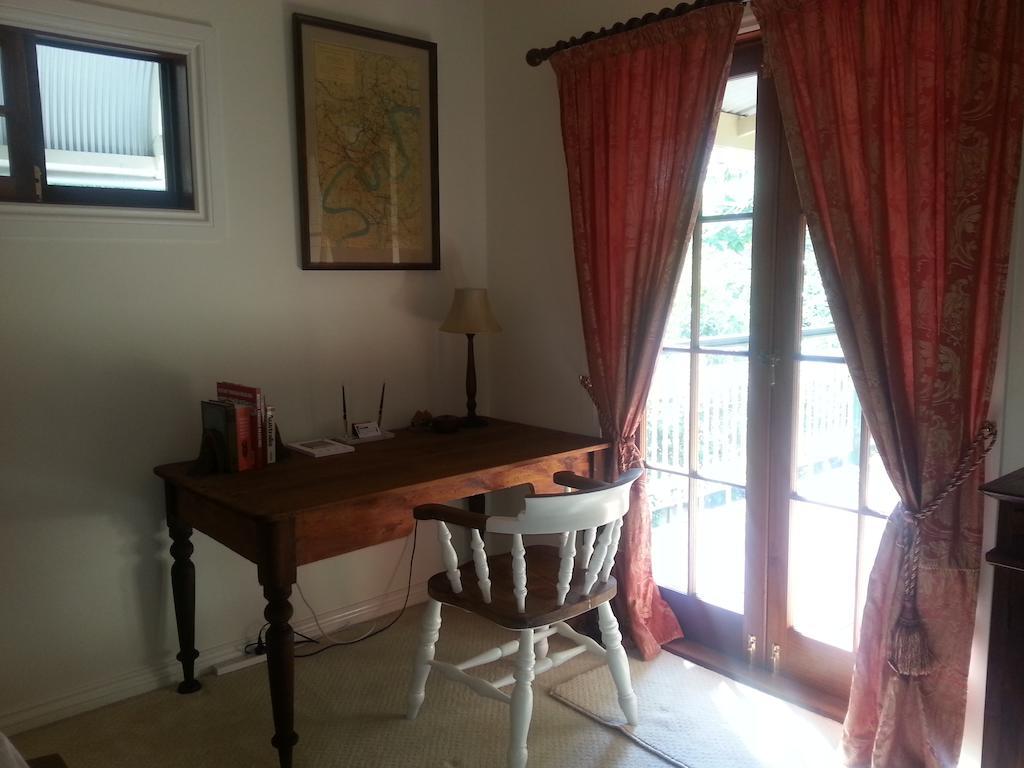 Grove Manor Hotel Brisbane Room photo